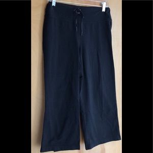 Lululemon black cropped pants w/ drawstring